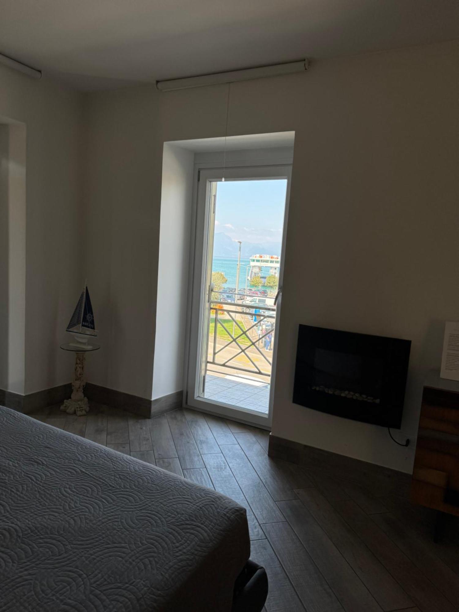 Relais Al Porto Ξενοδοχείο Πεσκιέρα ντελ Γκάρντα Εξωτερικό φωτογραφία