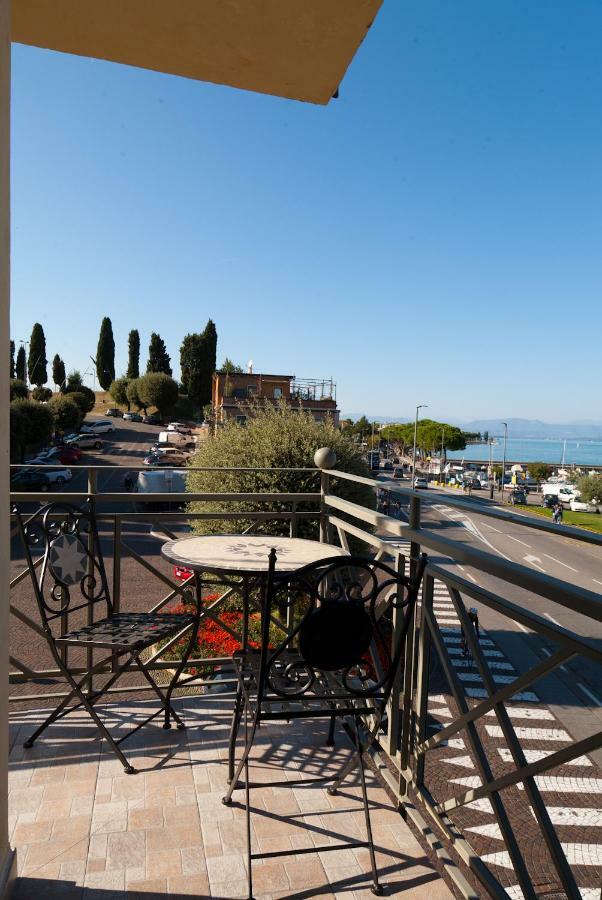Relais Al Porto Ξενοδοχείο Πεσκιέρα ντελ Γκάρντα Εξωτερικό φωτογραφία
